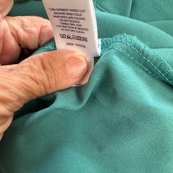 Women's FIGS Casma Scrub Top X-Large 3 Pocket Teal Blue (Caribbean?) V Neck - Picture 8 of 9